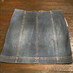 Jolt Jean skirt, 3/26